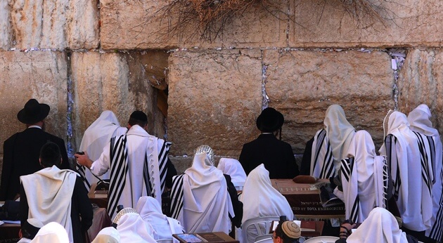 Prayer_at_Kotel